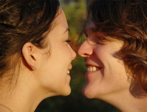 Общение позволяет понять, как сохранить любовь в отношениях